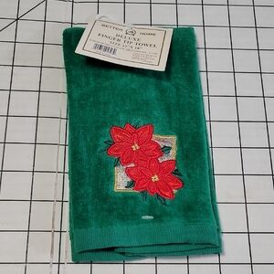 Green Finger‎ Tip Towel with Red Poinsettia Floral Design